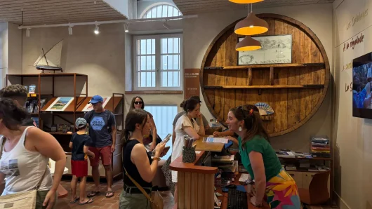 Etiquetas y compromisos